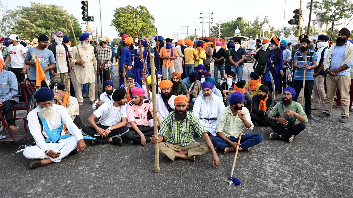 Protestujący sikhowie zablokowali dojazd do lotniska w akcie poparcia dla Amritpala Singha
