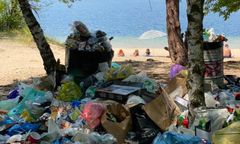 Bieruń. Kąpiel w wodzie…ale też i w śmieciach