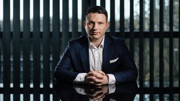 Grupa Mentzen ze stratą w II kwartale. Spadły przychody i liczba klientów