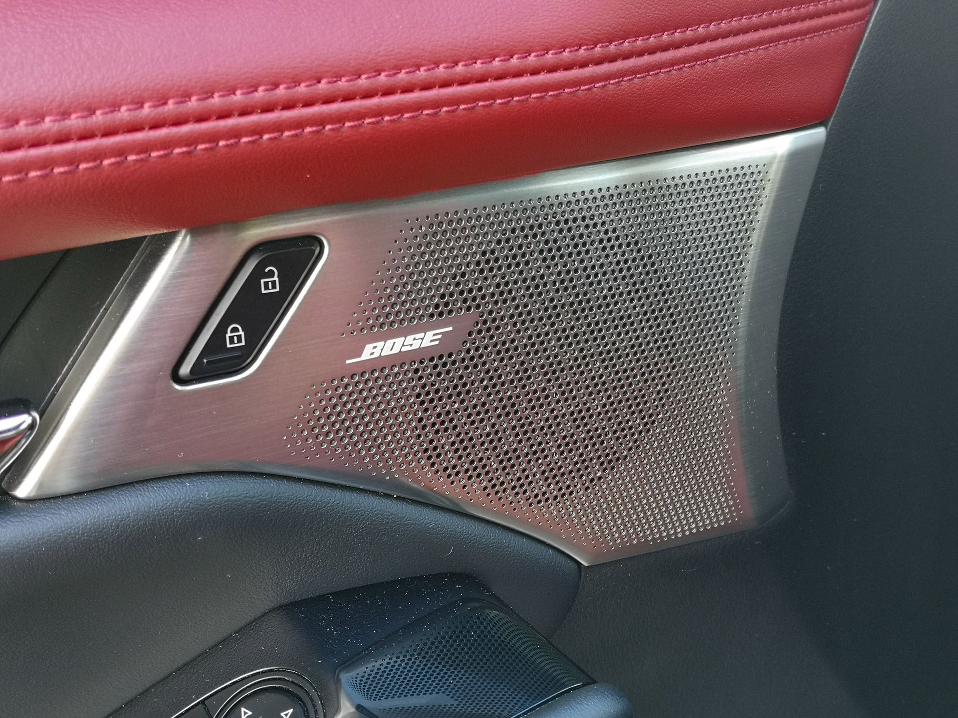 Mazda 3 Sky-X: Kamery 360 stopni, Android Auto i audio Bose Premium 16