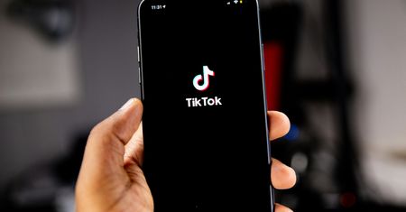 TikTok testuje nową funkcję. Nawet godzinne filmy na platformie?