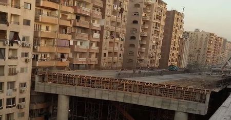 Autostrada między budynkami. Rząd Egiptu: powstaje zgodnie z przepisami