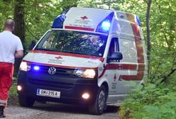 Wózek runął ze zbocza w Alpach. Mama puściła je podczas wędrówki
