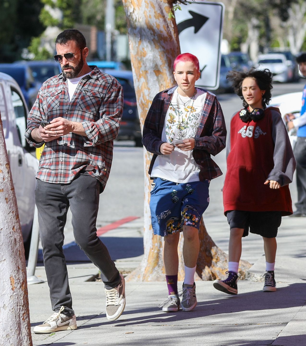 Ben Affleck na spacerze z córką i dzieckiem Jennifer Lopez