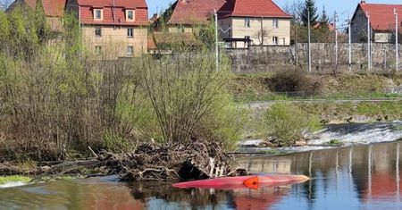 Dramat na Nysie Kłodzkiej. Nie żyje 70-letni kajakarz