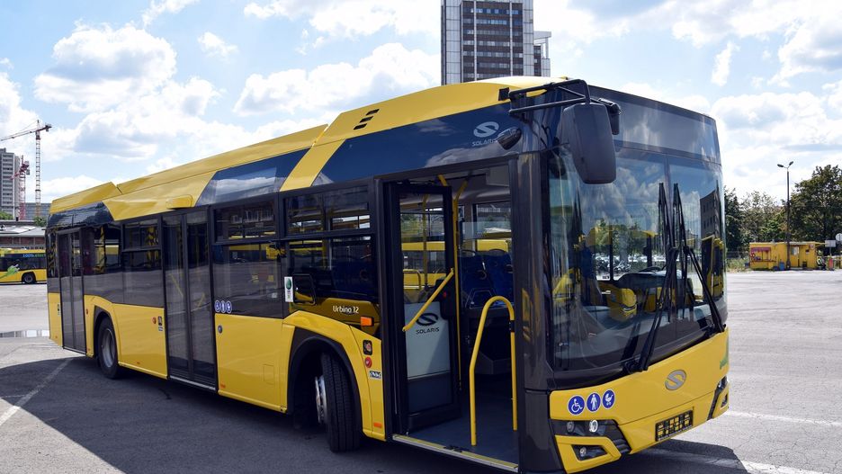 Katowice. Pięć nowych autobusów elektrycznych dotarło do PKM Katowice.