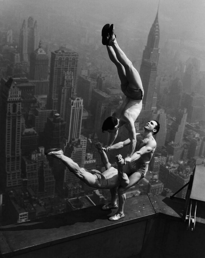 Akrobaci na dachy Empire State Building. USA, 1934.