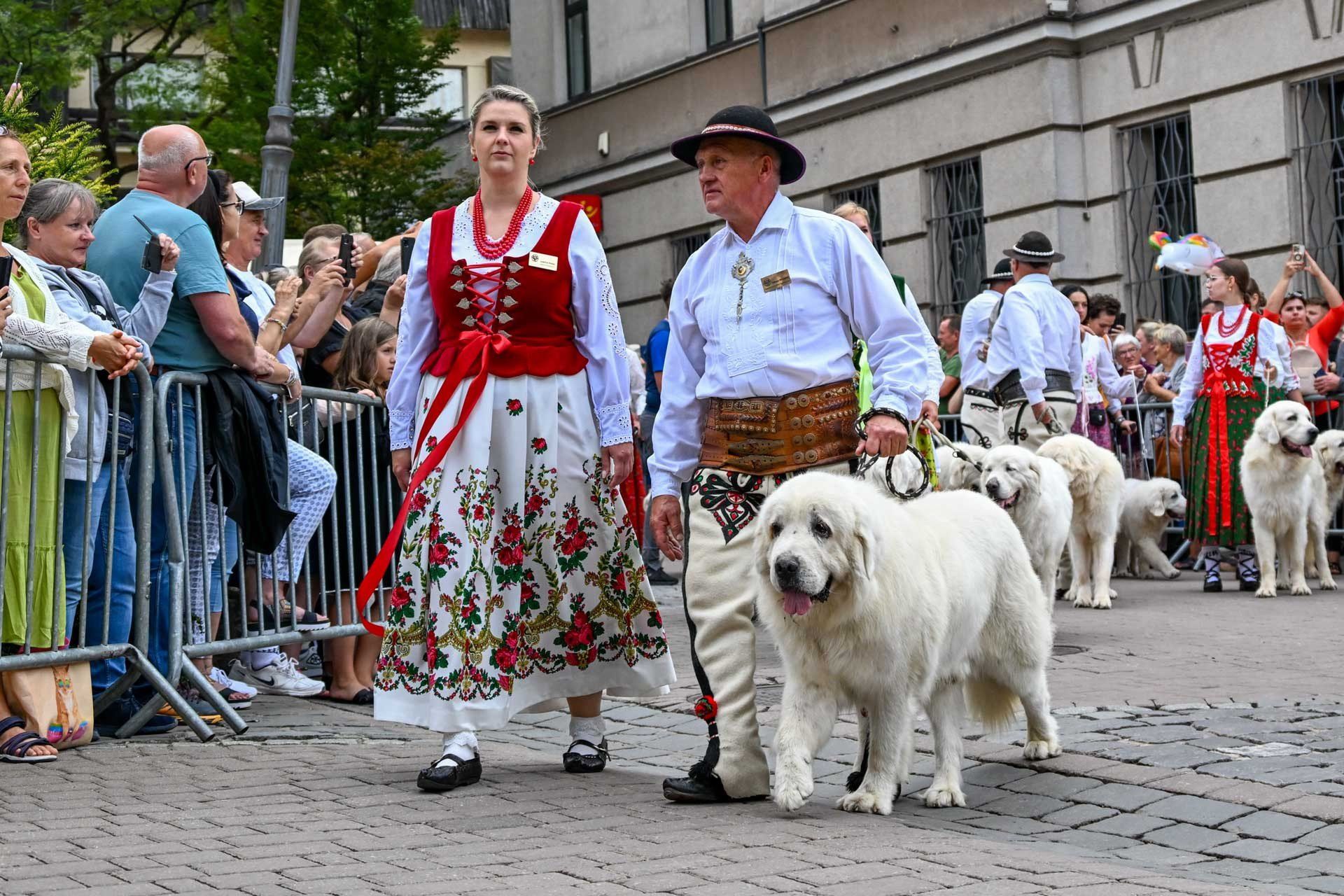 Festiwalowy korowód na Krupówkach