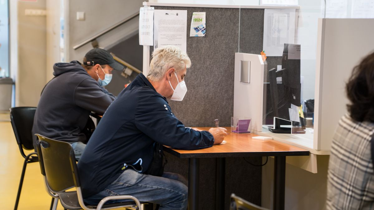 Przybywa osób bez pracy.