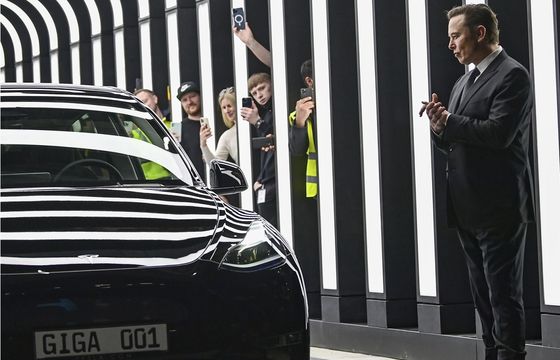 Polityka Elona Muska nie podoba się w Europie. Sprzedaż Tesli runęła