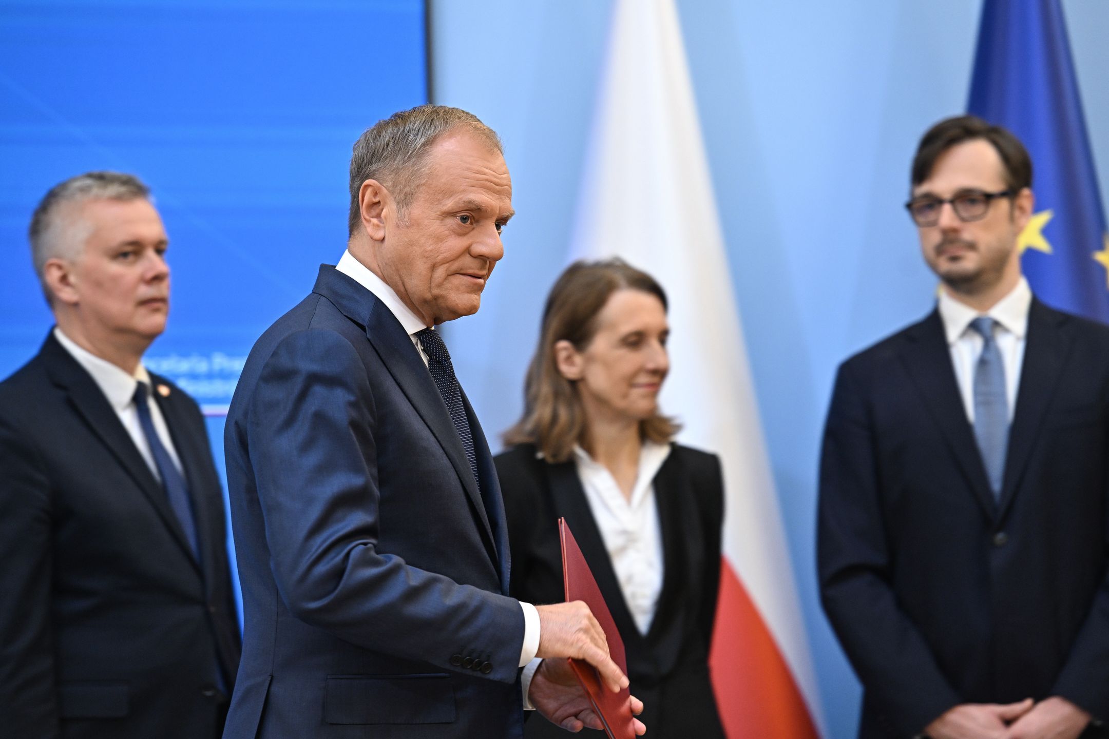 Warszawa, 10.05.2024. Premier Donald Tusk (2L), desygnowany na ministra spraw wewnętrzynych i administracji, dotychczasowy minister-członek Rady Ministrów, koordynator służb specjalnych Tomasz Siemoniak (L), desygnowana na minister kultury i dziedzictwa narodowego Hanna Wróblewska (2P) oraz desygnowany na ministra aktywów państwowych Jakub Jaworowski (P) podczas konferencji prasowej dot. rekonstrukcji rządu, 10 bm. w siedzibie KPRM w Warszawie. (jm) PAP/Radek Pietruszka
