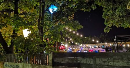 Wrocław. Kino plenerowe. W samochodzie i na leżaku