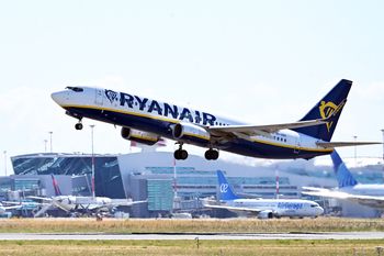 Horror na pokładzie Ryanair. Pasażer ciężko ranny. "Został wyssany"