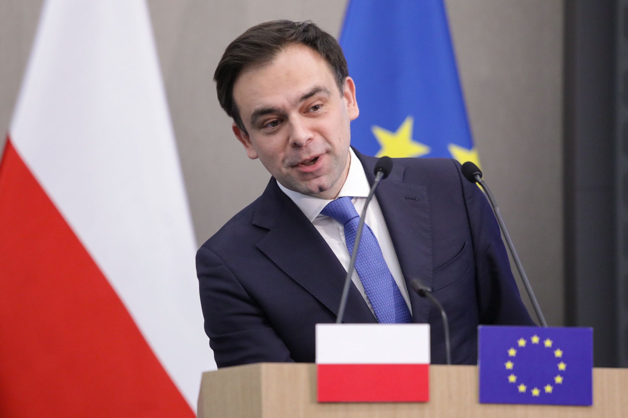 Warszawa, 19.12.2024. Minister finansów Andrzej Domański podczas konferencji prasowej w siedzibie resortu w Warszawie, 19 bm. Na spotkaniu zaprezentowano priorytety Ministerstwa Finansów w związku z Prezydencją Polski w UE w 2025 roku. (amb) PAP/Tomasz Gzell