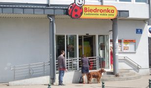 Wakacyjna oferta Biedronki. Hitowe klapki Kubota znów w sprzedaży