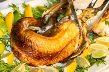 Królowie i szlachta zajadali się tą wyborną rybą. Dziś zapomniana a idealna na święta, bo nie ma ości i jest zdrowa