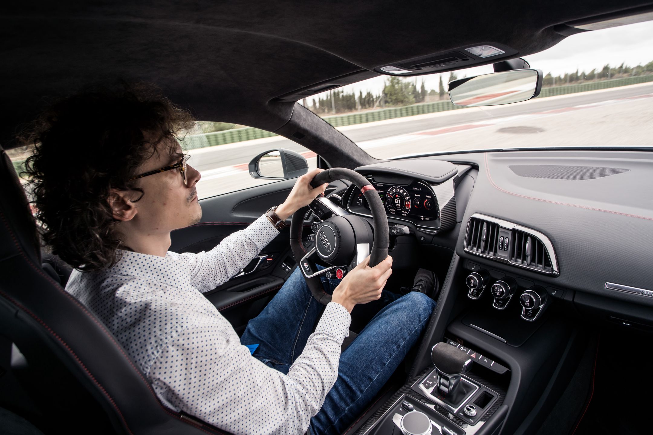 Autor za kierownicą Audi R8