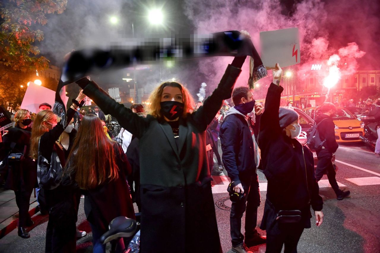 Strajk kobiet. Oficer ABW wjechał w protestujące kobiety. Nowe informacje