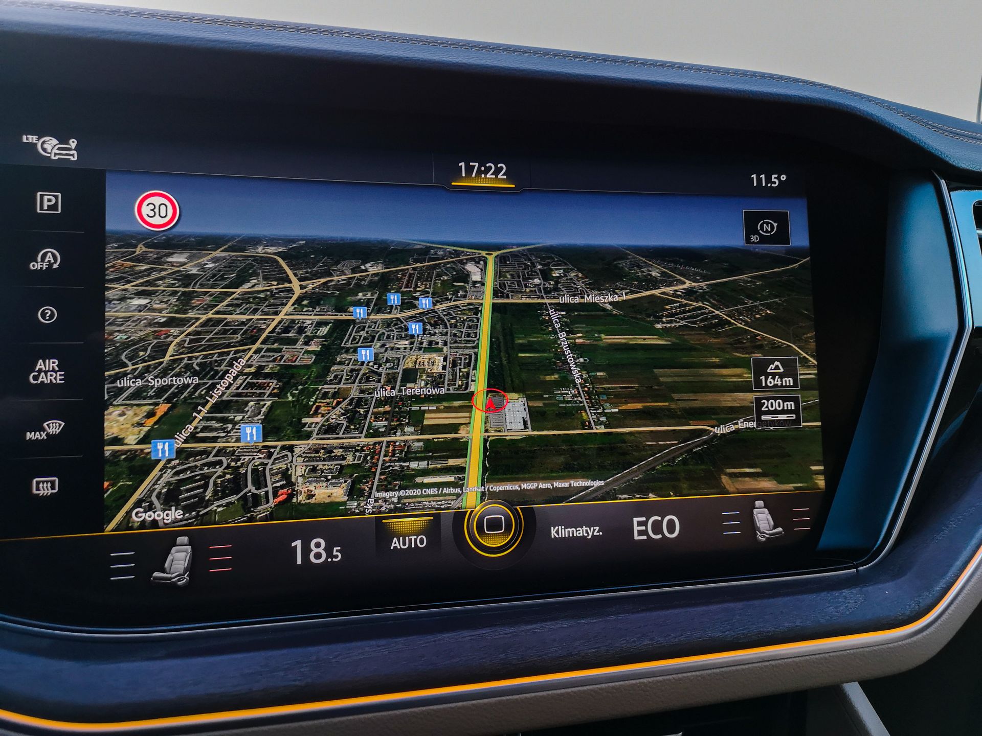 Volkswagen Touareg: Systemy wsparcia kierowcy z asystentem jazdy nocą i Innovision Cockpit 20