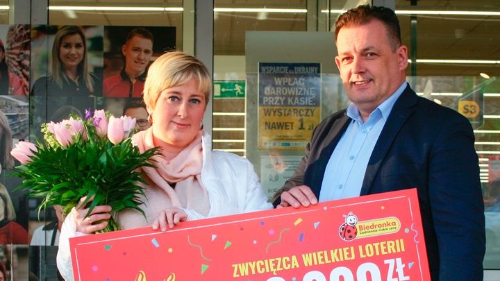 Pani Joanna z Tarnowskich Gór wygrała 500 tysięcy złotych w loterii Biedronka
