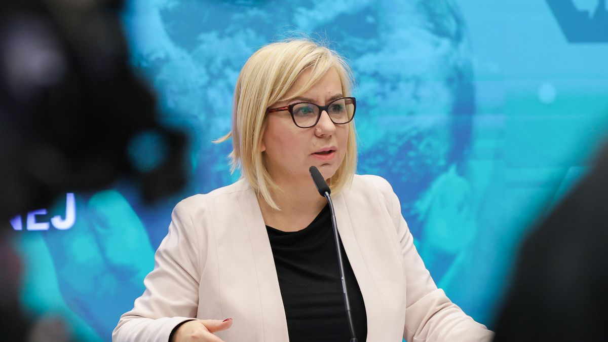  Minister klimatu i środowiska Paulina Hennig-Kloska 