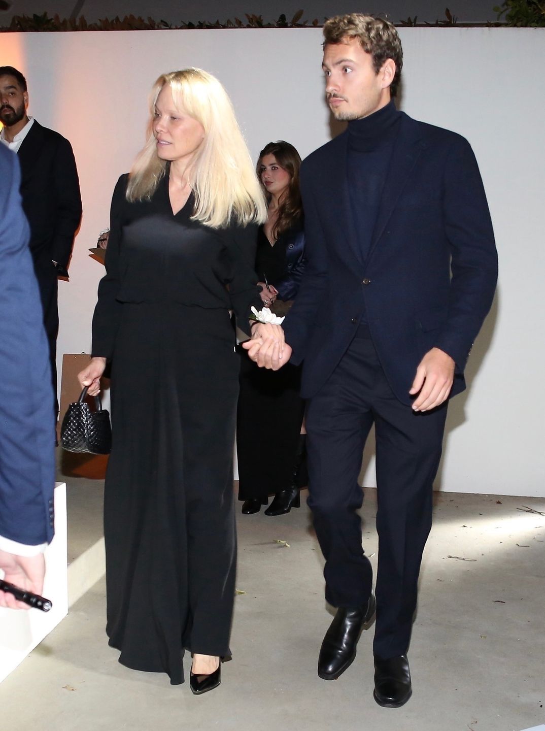 Pamela Anderson maszeruje na imprezę w towarzystwie syna