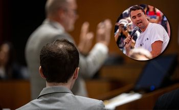 Zabójstwo Charliego Kirka. Śledczy pokazali nagrania z zamachowcem
