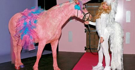 Katie Price promuje nowe show jako... jednorożec! (ZDJĘCIA)