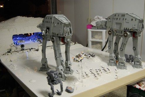niezłe gadżety: Baza Rebeliantów na planecie Hoth z 60.000 klocków LEGO