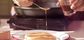 Amerykańskie pancakes idealne na śniadanie - przepis (WIDEO)