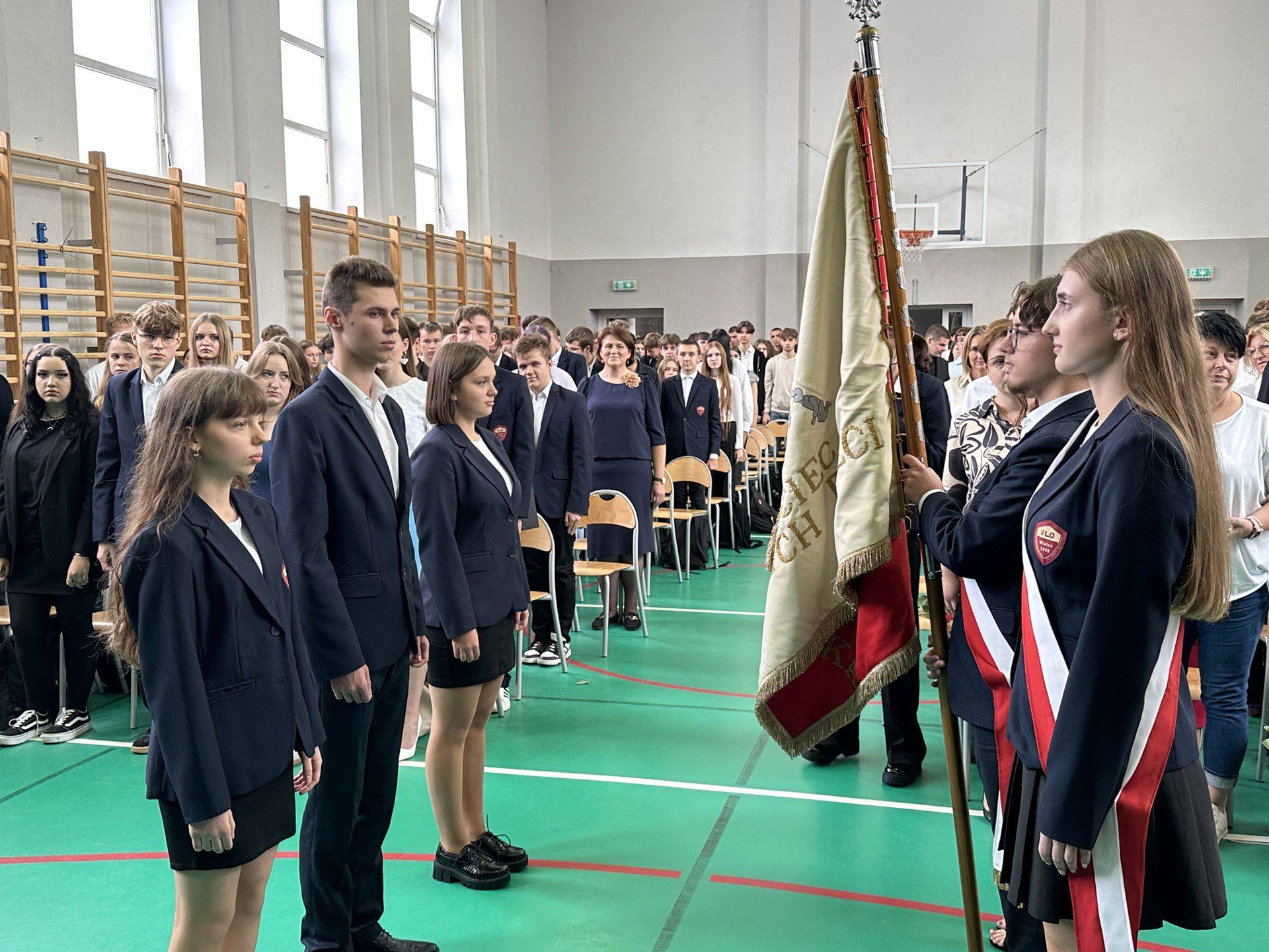 Podziękowania dla uczniów II LO i przekazanie sztandaru szkoły