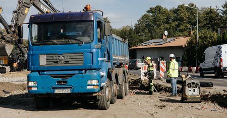 Na ulicy Olsztyńskiej rozpoczęło się palowanie pod estakadę nad przejazdem kolejowym [zdjęcia]
