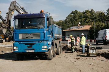 Na ulicy Olsztyńskiej rozpoczęło się palowanie pod estakadę nad przejazdem kolejowym [zdjęcia]