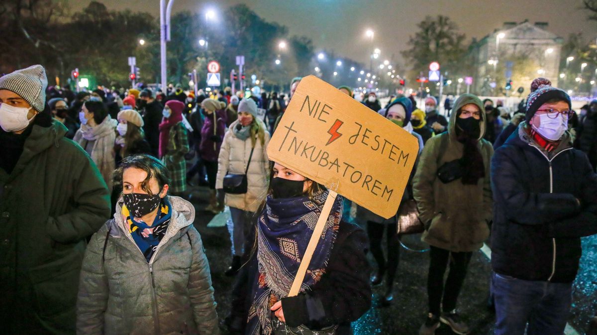 Protest w Warszawie przeciw zaostrzeniu prawa do przerwania ciąży