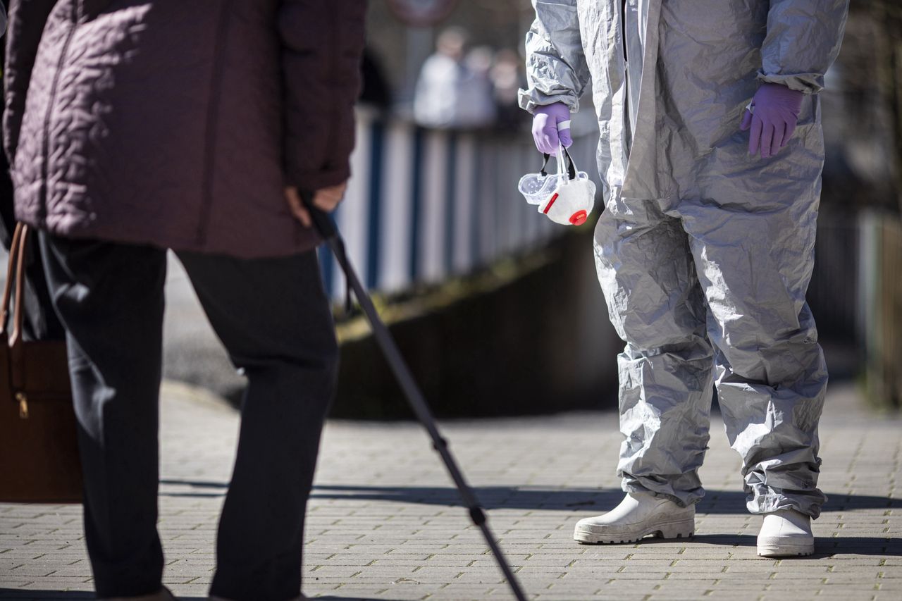 Sanatoria odsyłają kuracjuszy do domów. "Nikt z obsługi nawet nie zaproponował pomocy"