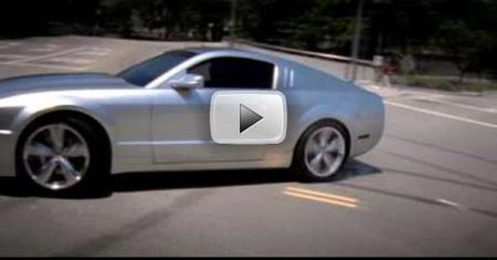 Frank Sinatra, piękne kobiety i Mustang Iacocca