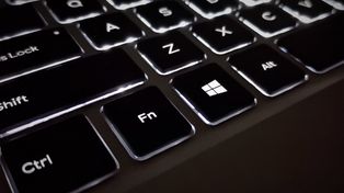 Absurdalny skrót klawiszowy w Windows. Pięć przycisków naraz