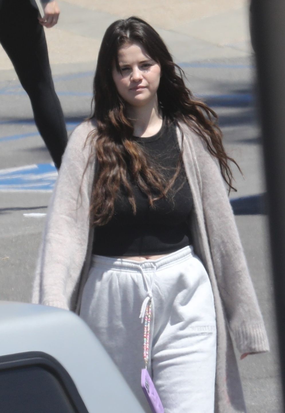 Naturalna Selena Gomez robi zakupy z przyjaciółmi
