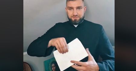 Zbliża się kolęda. Ksiądz mówi, ile dać do koperty