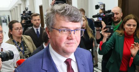 Wąsik kpi z marszałka Hołowni. "Ta sama izba potwierdzi ważność jego mandatu"