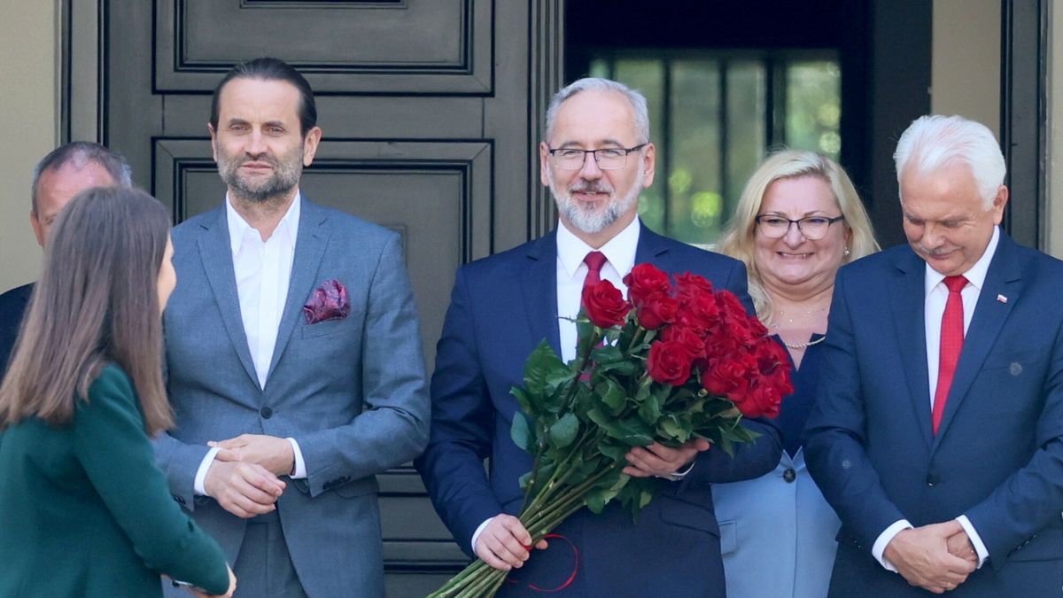 Minister Niedzielski powita? w MZ minister S�jk?
Fot. Pawel Wodzynski/East News Warszawa, 10.08.2023. Ministerstwo Zdrowia. Wprowadzenie do resortu nowo powolanej minister Katarzyny Sojki. N/z: Piotr Bromber, Adam Niedzielski, Blanka Wisniewska, Waldemar Kraska.
Pawel Wodzynski