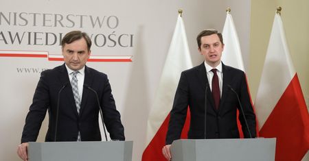 Nowe przepisy dla kierowców. Minister reaguje: "Na Boga!"
