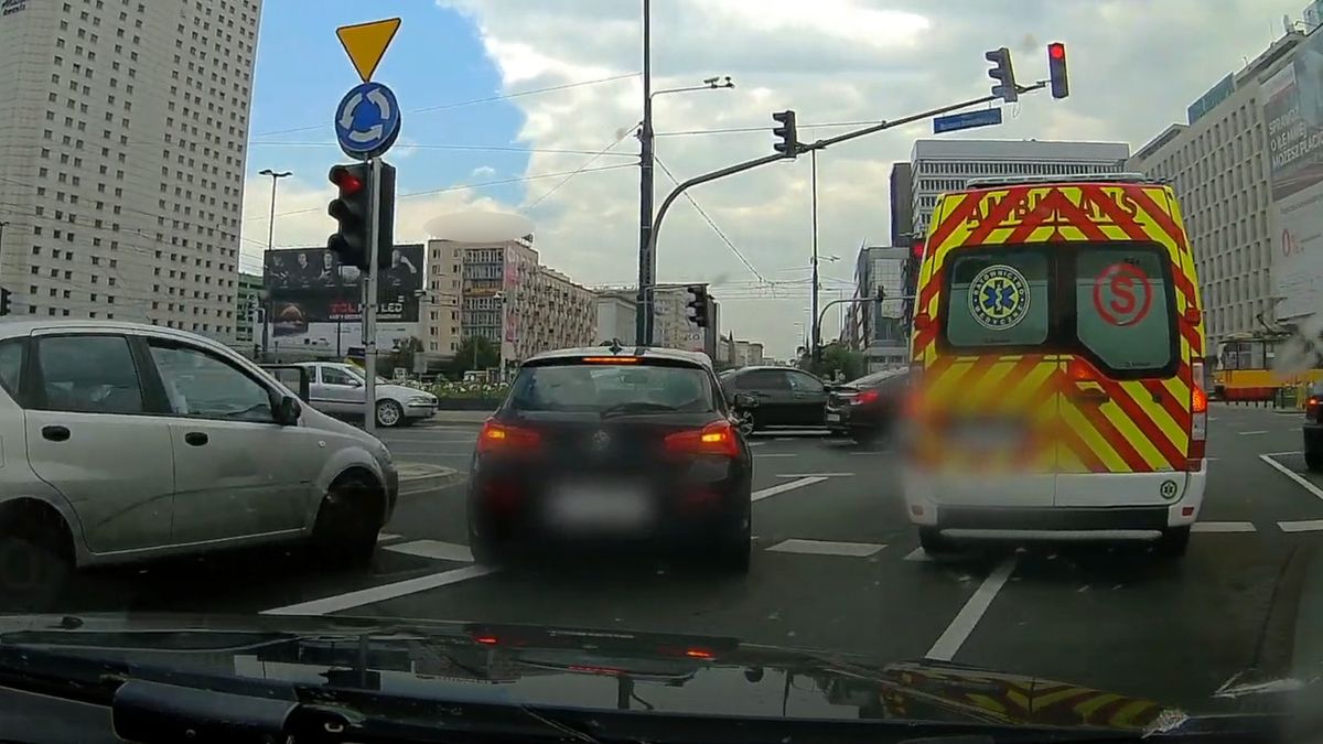 Żerowanie na szacunku do medyków jest szczególnie godne potępienia