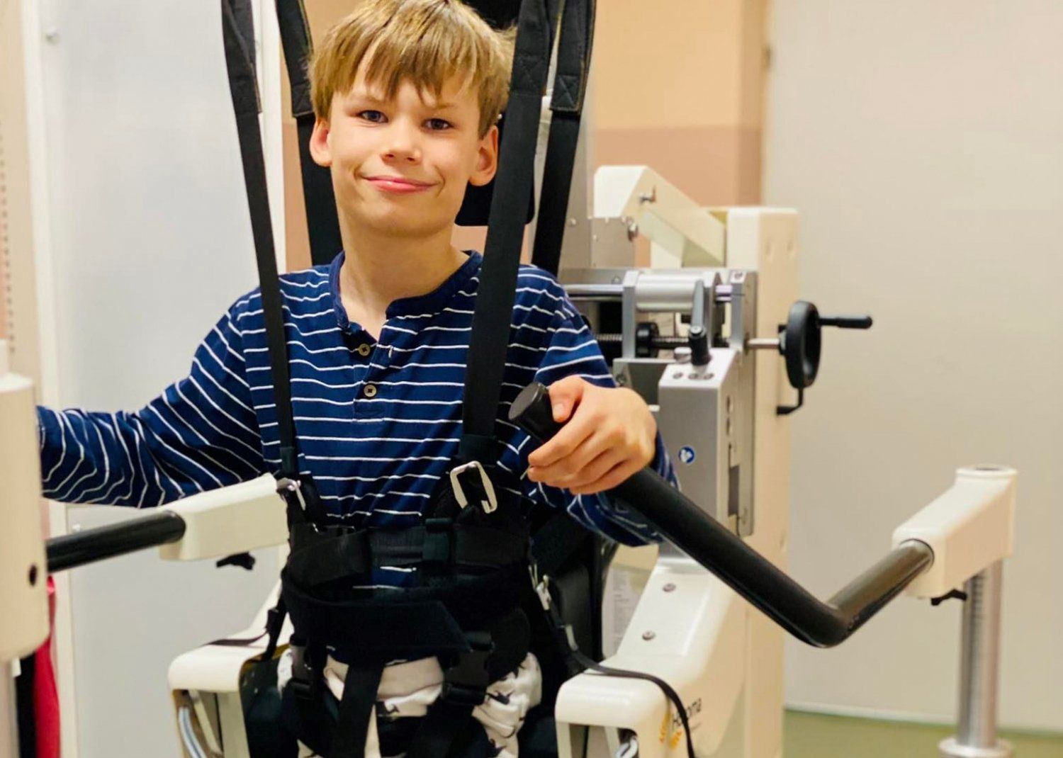 Antoś od lat walczy o swoje zdrowie.  Jego rehabilitanci są pełni podziwu
