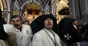 Antonio Banderas modlił się z tłumem. Hollywoodzki aktor należy do bractwa