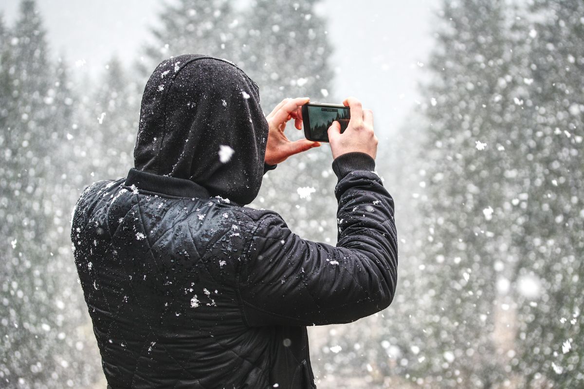 Prolong your phone's battery life in freezing weather