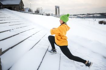 Czy zimą musimy rezygnować z ćwiczeń na zewnątrz? Ekspert wyjaśnia