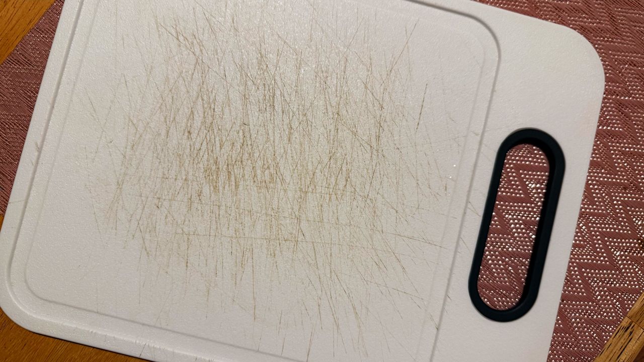 Wielu z nas używa plastikowych desek do krojenia. Nie mamy świadomości, jak naprawdę na nas wpływają