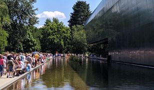 Koronawirus. Gigantyczne kolejki we wrocławskim zoo. "Jak można?"