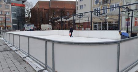 Słupsk: Lodowisko wraca na Stary Rynek. Będzie można się nim cieszyć do 1 lutego przyszłego roku